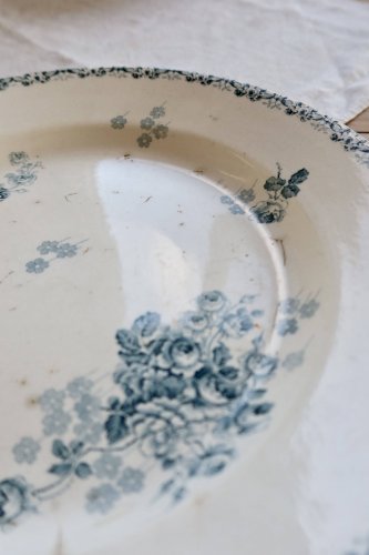 Plat de service rond ancien terre de fer Choisy le Roi HB&Cie modèle Lucie