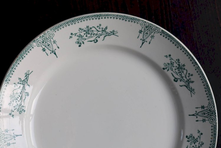 Plat de service rond ancien terre de fer Saint Amand - XIXème - Motif vert