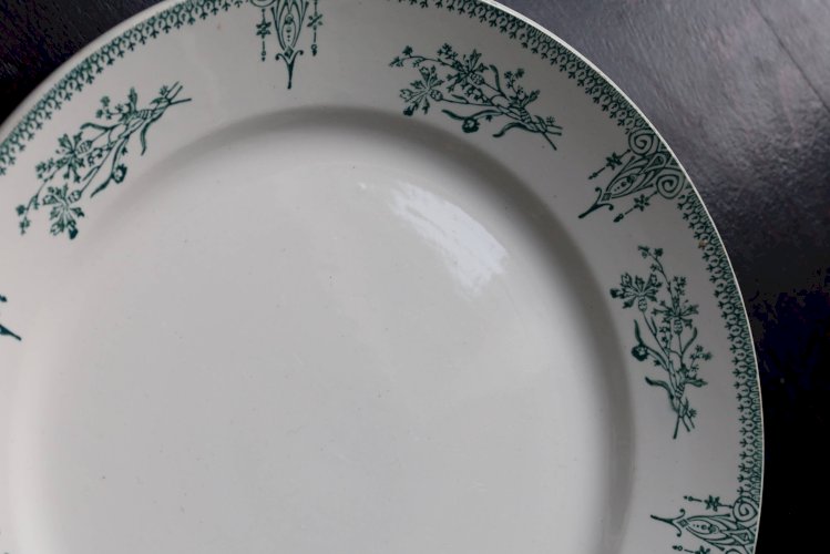 Plat de service rond ancien terre de fer Saint Amand - XIXème - Motif vert