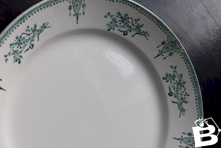 Plat de service rond ancien terre de fer Saint Amand - XIXème - Motif vert