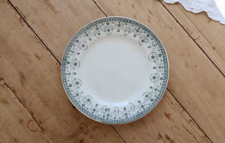 Plat de service rond terre de fer Moulin des Loups modèle Marceau