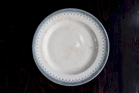 Vintage round serving dish ironstone patinated - Border model