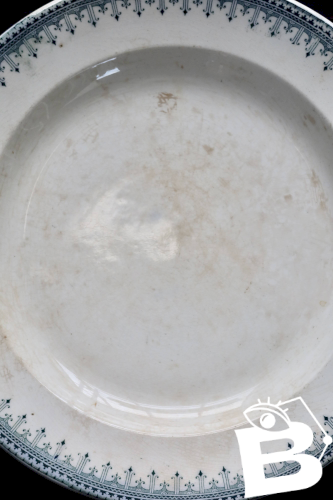 Plat de service rond vintage terre de fer patinée - Modèle Bordure