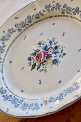 Plat de service vintage faïence Tablemates - Décor floral bleu