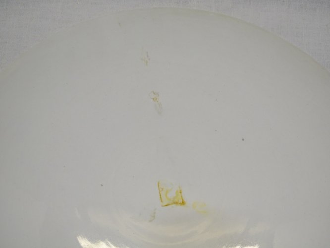 - PLAT DECORATIF PORCELAINE  déco JEUNE PAYSANNE & SON CHIEN Signé  H.COSTES   D