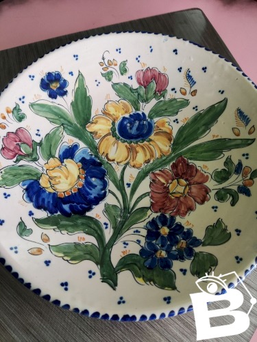 Plat en céramique espagnol signé