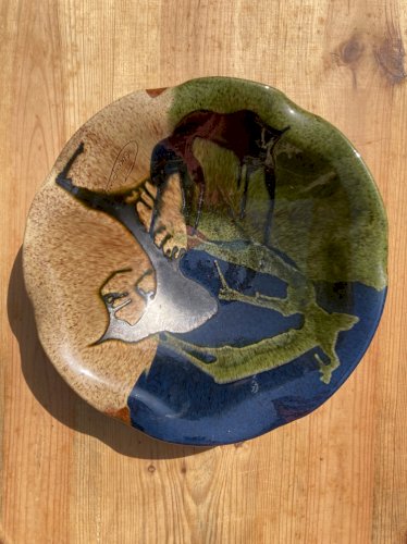 Plat en céramique signé Cerampuo