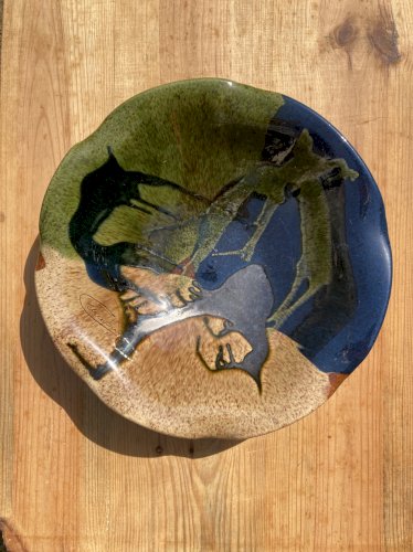 Plat en céramique signé Cerampuo