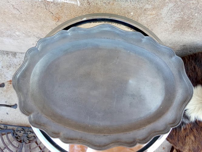 Plat en étain ancien