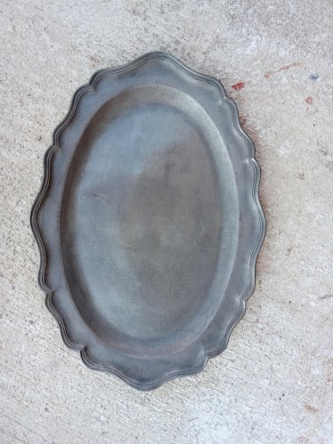 Plat en étain ancien