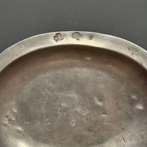 Plat en étain Hôtel Dieu de Sens XVIIe L9046