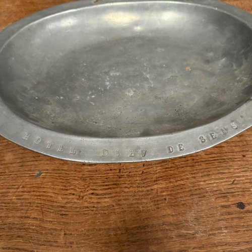 Plat en étain Hôtel Dieu de Sens XVIIe L9046