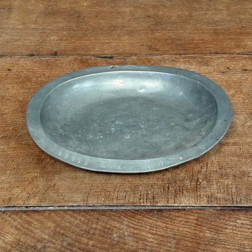 Plat en étain Hôtel Dieu de Sens XVIIe L9046