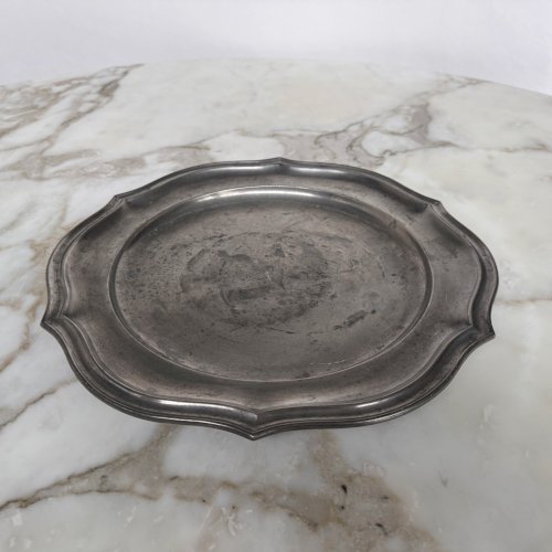 Plat en étain XVIIIe portant une étoile surmontée d'une fleur de lys M3407