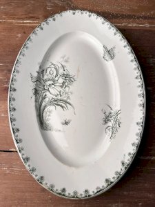 Plat en terre de fer fin XIXe, début XXe