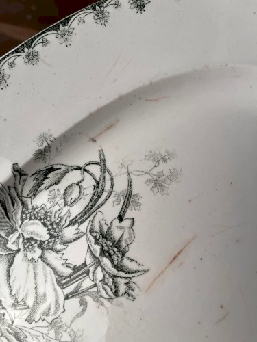 Plat en terre de fer fin XIXe, début XXe