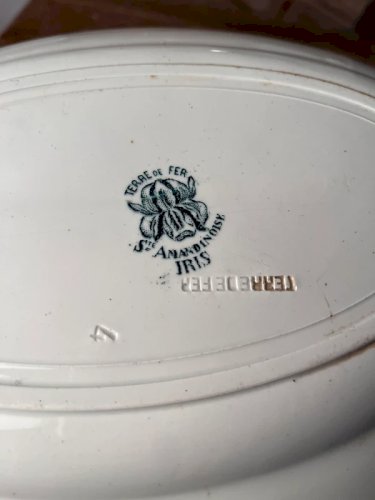 Plat en terre de Fer Saint-Amandinoise modèle Iris