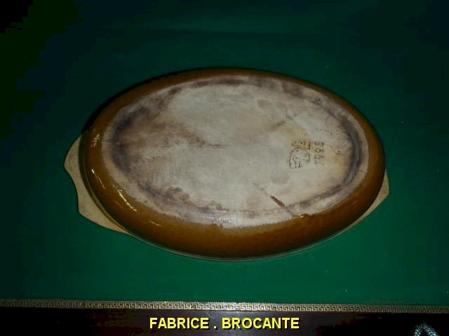 PLAT EN TERRE VERNISSEE EN FORME DE COCHON