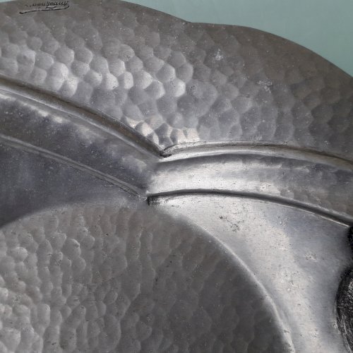 Plat étain signé Houzeaux