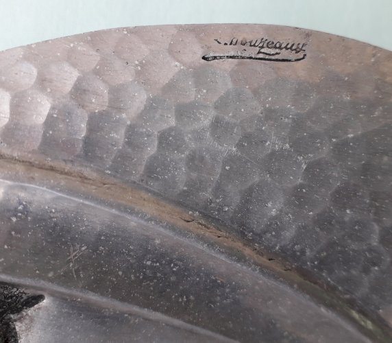 Plat étain signé Houzeaux