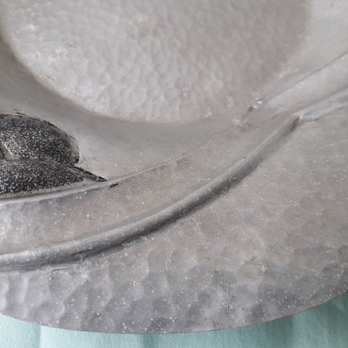 Plat étain signé Houzeaux