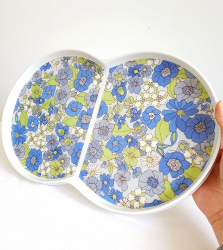 Plat fleuri en porcelaine vintage