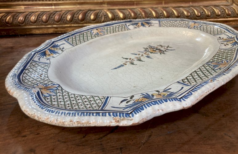 Plat oblong faïence Rouen XVIIIe 