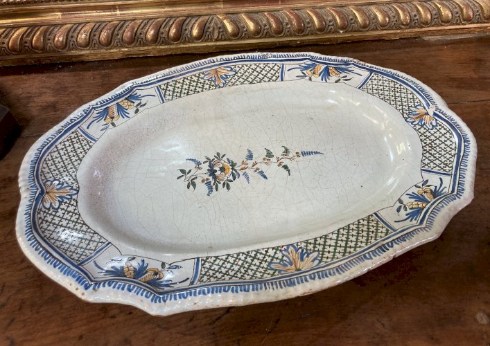 Plat oblong faïence Rouen XVIIIe 
