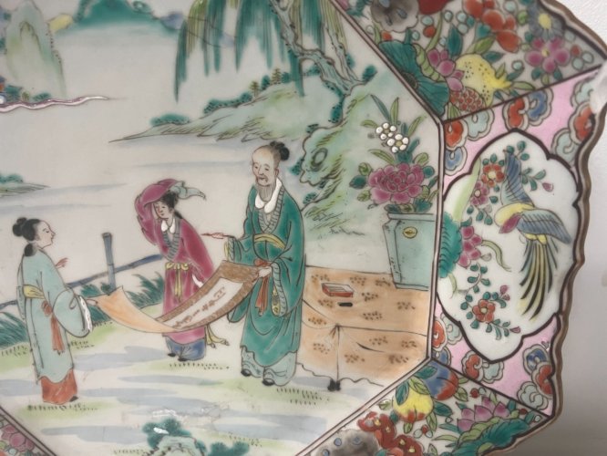 Plat octogonale en porcelaine Asie XX siècle