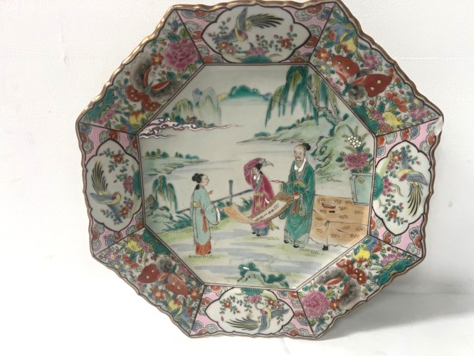 Plat octogonale en porcelaine Asie XX siècle