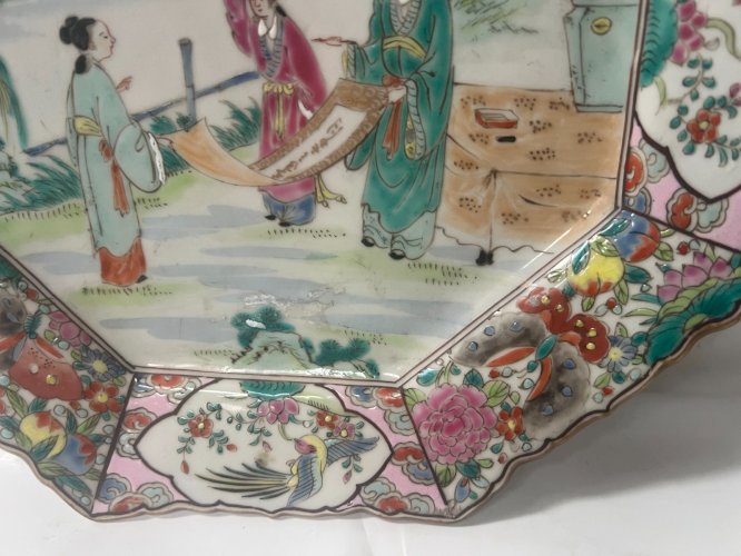 Plat octogonale en porcelaine Asie XX siècle