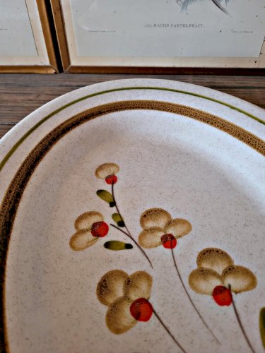 Plat oval en grès pyrité - motif de fleurs - made in Italie ?