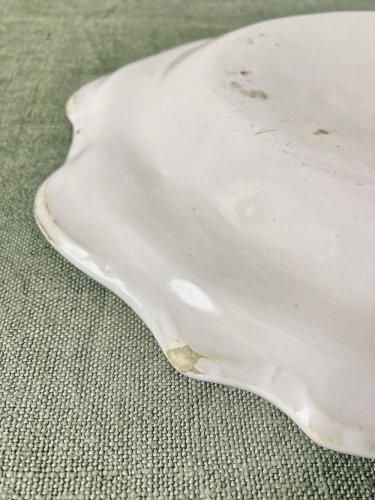 Plat ovale chantourné en faïence de Martres-Tolosane, héron en camaïeu de verts, XIXe siècle