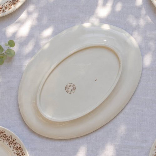 Plat ovale du XIXe siècle en terre de fer signé Longchamp Liserons