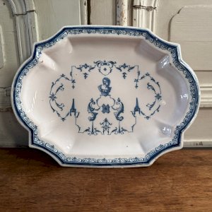 Oval earthenware dish from Moustiers in blue gradation M3605