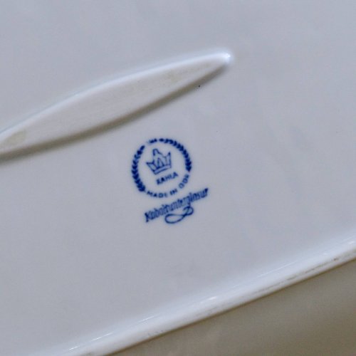 Plat ovale en porcelaine signé Kahla Germany cobalt