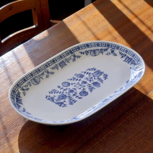 Plat ovale en porcelaine signé Kahla Germany cobalt