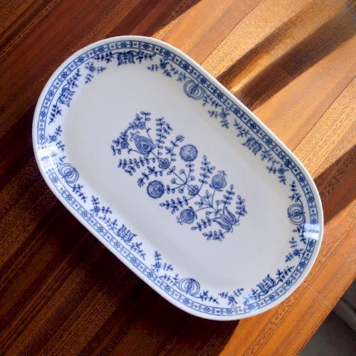 Plat ovale en porcelaine signé Kahla Germany cobalt