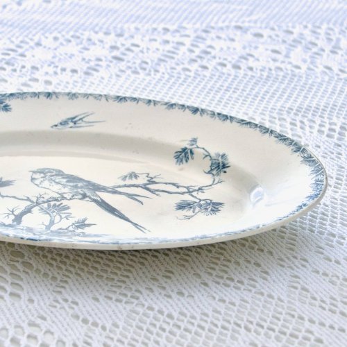 Plat ovale XIXe terre de fer Gien Provençal oiseaux hirondelles