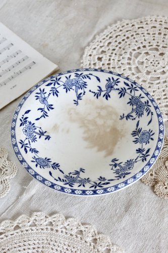 Plat piédouche vintage porcelaine Dresden - Motif fleuri bleu et blanc