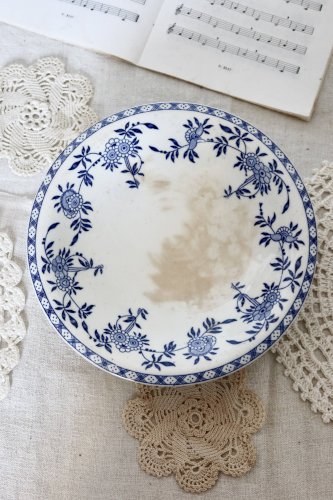 Plat piédouche vintage porcelaine Dresden - Motif fleuri bleu et blanc