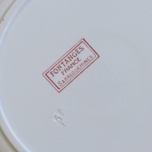 Plat rond ancien terre de fer rose signé Sarreguemines collection Fontanges