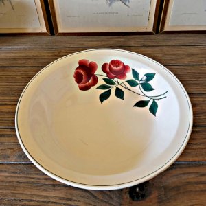 Hollow round plate Choisy Le Roi HBC model Vernon rose pattern