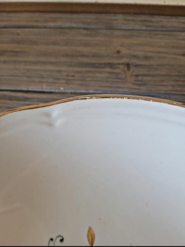 Plat rond creux Moulin des Loups Volubilis, fleurs bleues et dorure