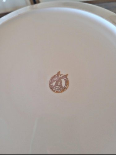 Plat rond creux Moulin des Loups Volubilis, fleurs bleues et dorure