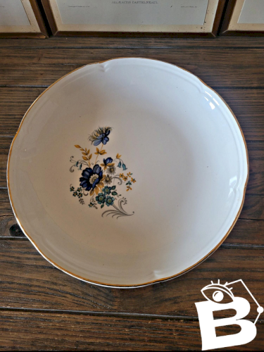 Plat rond creux Moulin des Loups Volubilis, fleurs bleues et dorure