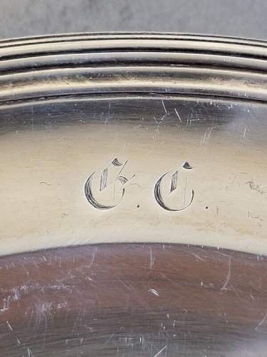 PLAT ROND EN ARGENT MASSIF A COQUILLE POINCON VIEILLARD DE 687 GRAMMES
