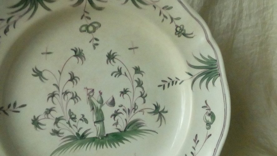 PLAT ROND EN FAIENCE DECOR AU CHINOIS LUNÉVILLE *