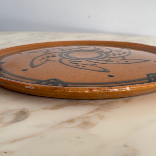Plat rond en terre vernissée par Biot XXe décor stylisé M3684