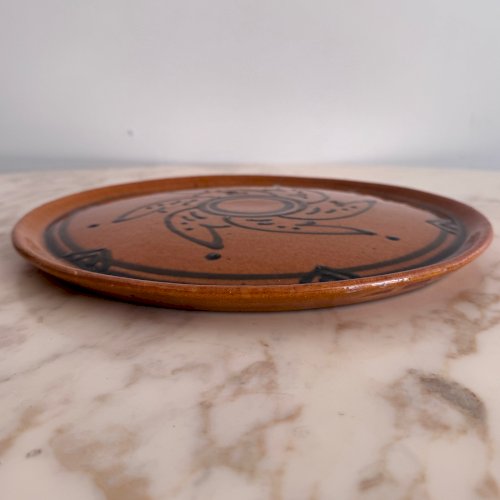 Plat rond en terre vernissée par Biot XXe décor stylisé M3684